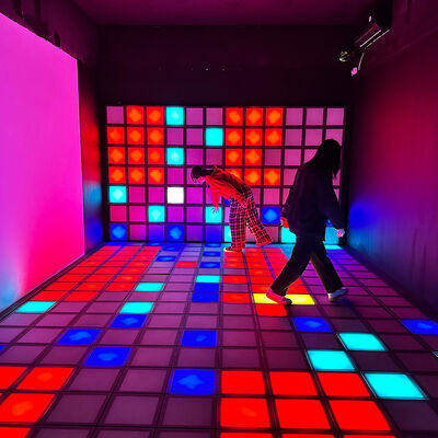 Интерактивный светодиодный пол с 30x30 см RGB плитками и 1000 уровней для игр и развлечений