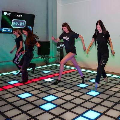 Хорошая цена Скачущая сетка LED танцевальная площадка Плитка интерактивная игра для парка развлечений онлайн