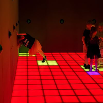 Хорошая цена Большая Super Grid Challenge Игры Led Activate Игра Led Пол 30x30cm онлайн