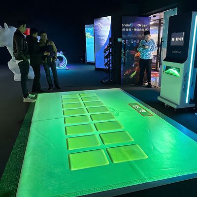 Хорошая цена Мобильная система игровых проекций на полу Интерактивная проекционная машина онлайн
