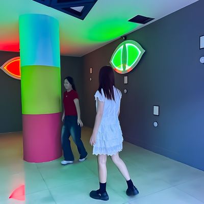 Хорошая цена Интерактивный Скрыть подтолкнуть свет Активировать игру LED Зеленый Красный Работа в команде Игровая комната Злое око онлайн