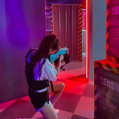 Хорошая цена Commercial Wireless Laser Tag Equipment with IoT Technology and 8 Playing Modes for Indoor Multiplayer Gaming онлайн
