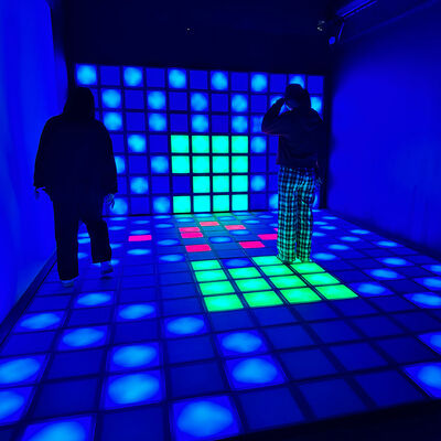 Хорошая цена 30x30 см RGB цветовая интерактивная LED-игра с 1000 уровнями для торговых центров и игровых площадок онлайн