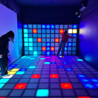 Качество 2026 Новый 30x30 см RGB интерактивный светодиодный пол с многопользовательским прыжком для коммерческого использования завод