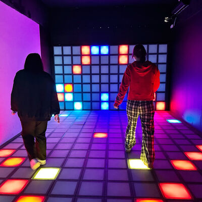 Хорошая цена 30x30 см RGB интерактивные светодиодные игровые плитки для многопользовательской игры Super Grid онлайн