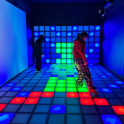 Хорошая цена Интерактивный светодиодный пол с 30x30 см RGB-осветительными плитками и многопользовательскими игровыми режимами для детей и мероприятий онлайн