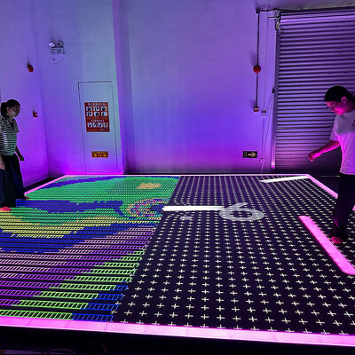 Хорошая цена Интерактивная LED-игра с многопользовательским спортивным и развлекательным опытом и 86-дюймовым большим экраном с 6 выборными играми онлайн