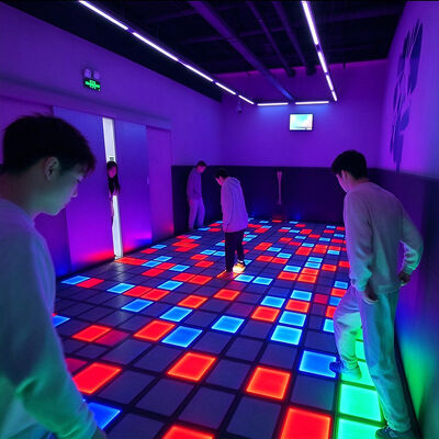 Качество Интерактивный светодиодный пол с модульными плитками 30 × 30 см и RGB-цветом, с более чем 280 встроенными игровыми уровнями для активных игровых светодиодных напольных систем Фабрика